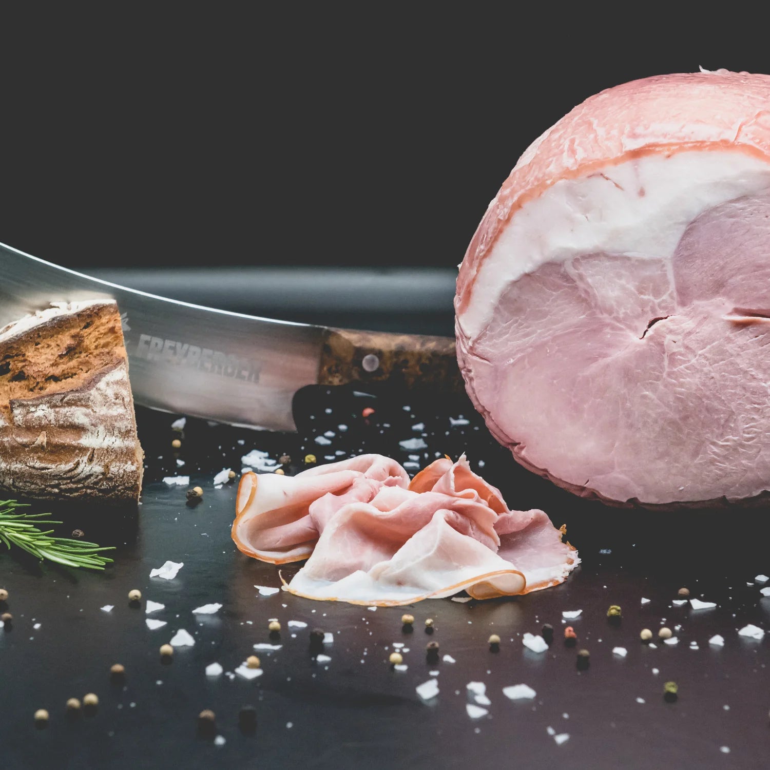 hinterschinken mit fettrand - natürlich von Freyberger