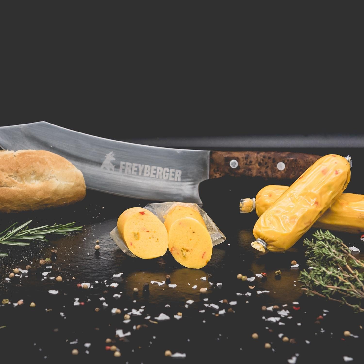 vegetarische bratwurst vegetarische kaesebratwurst - natürlich von Freyberger