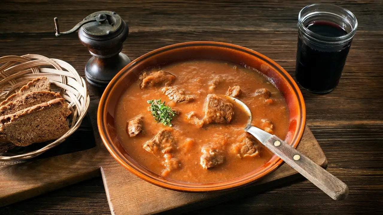 Hirschgulasch richtig zubereiten - zart und saftig