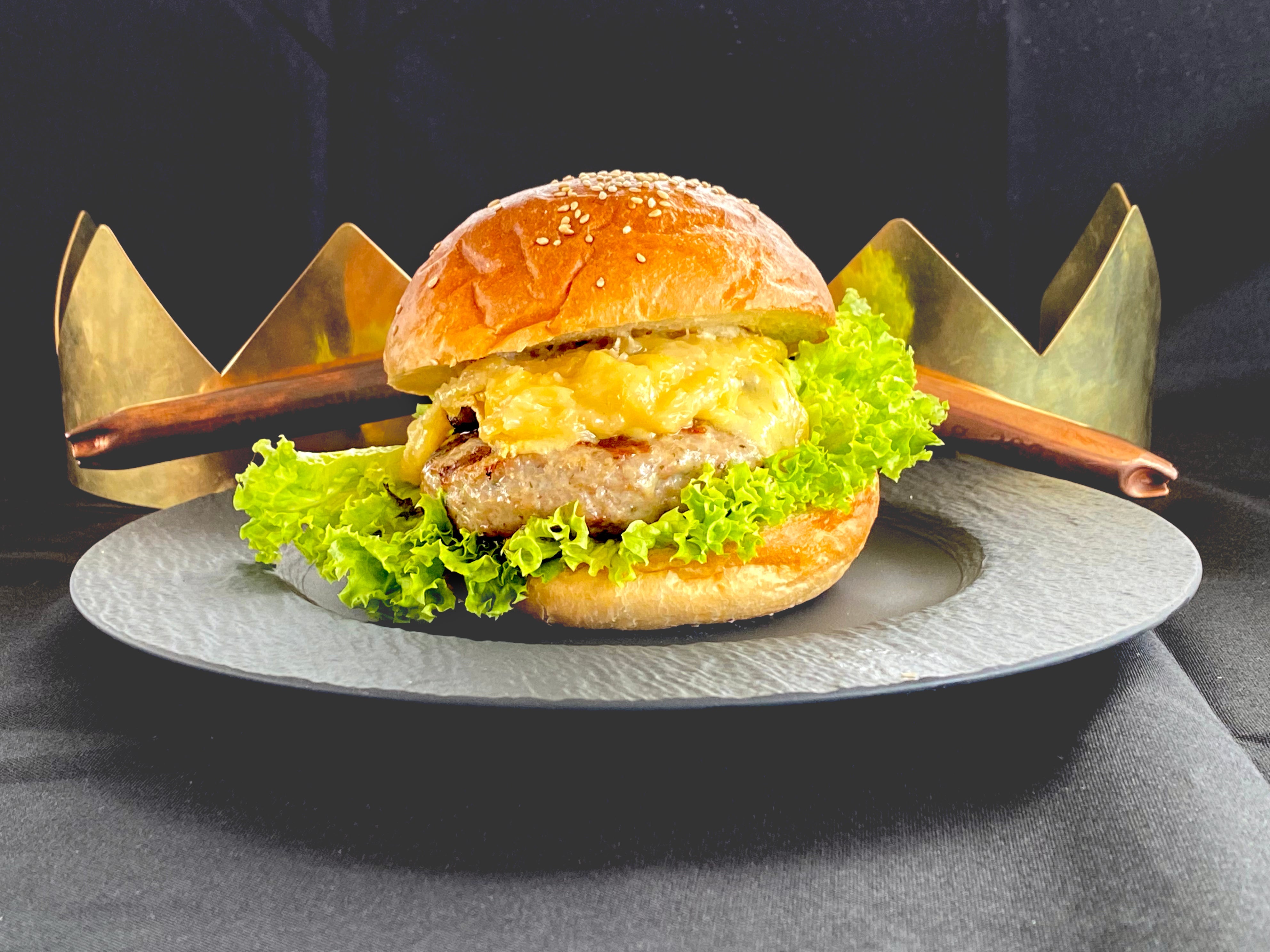 Bratwurstkönig greift Burger an