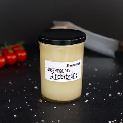 Hausgemachte Rinder- und Hühnerbrühe