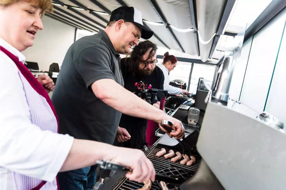 kaesebratwurst Bratwurst des Jahres Seitenaufnahme Griller - natürlich von Freyberger