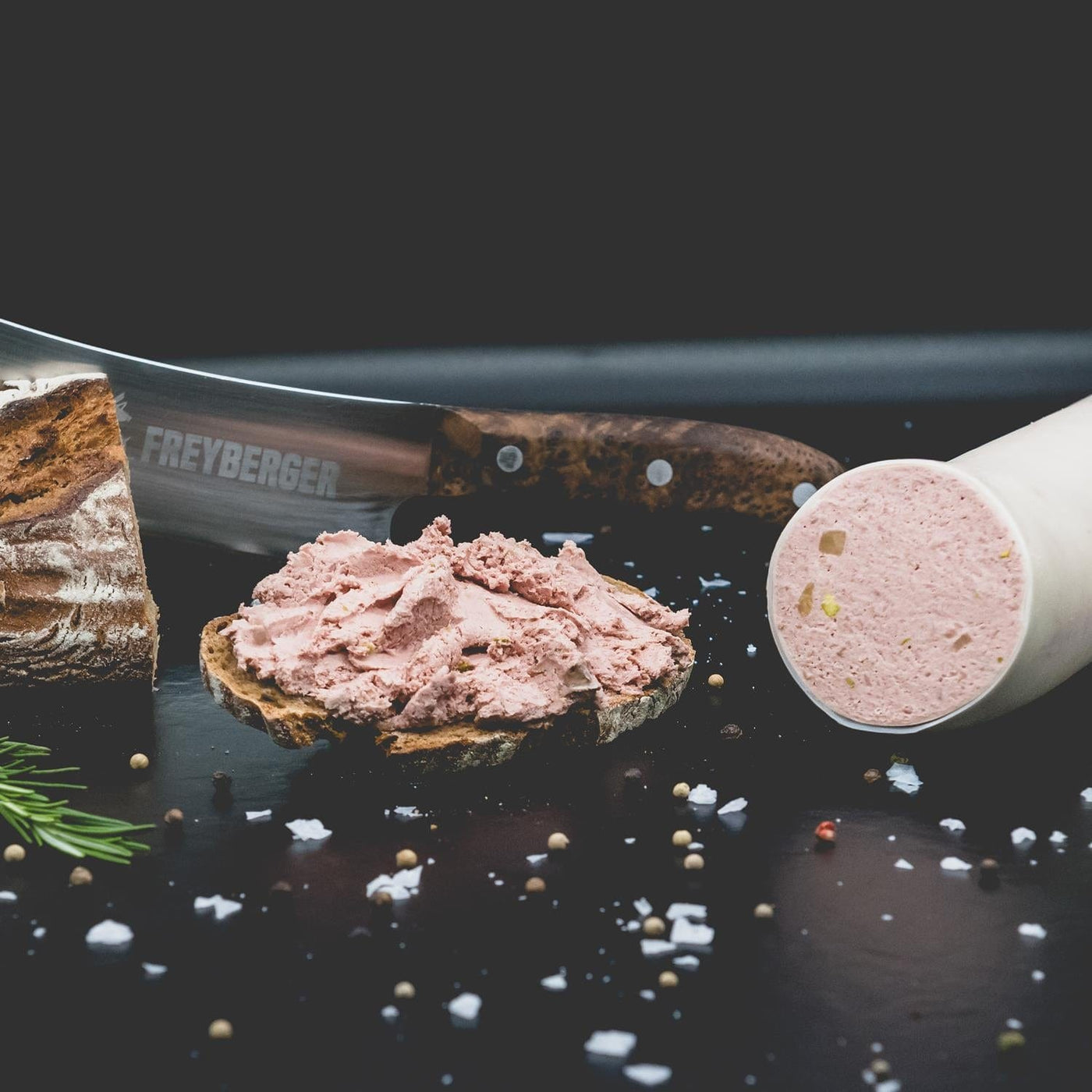 Leberwurst mit Geflügelfleisch, Pistazien & Champignons